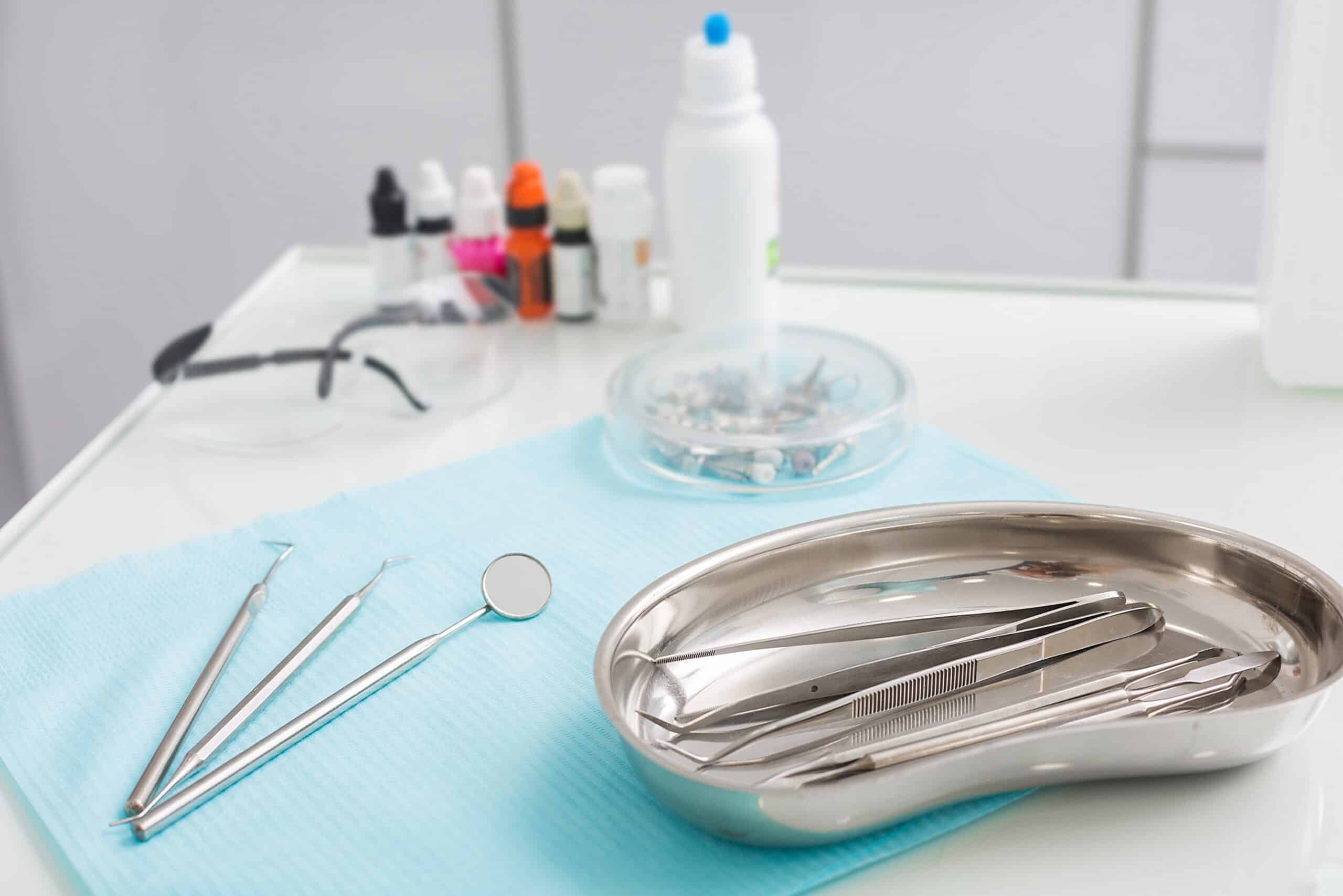 herramientas de odontología para la salud dental